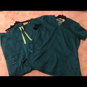 4/$10 Landau Small Scrub Set